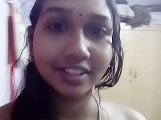 Cornea Tamil ragazza che mostra ai suoi Dear boy Team up