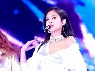 roupas down in the mouth Jennie Blackpink