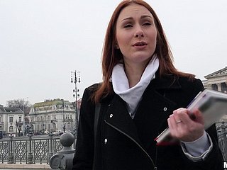 Rusia Redhead Slut dijemput oleh orang asing dan mulut fucked