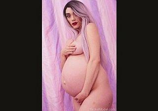 9 महीने की गर्भवती आड़ू स्लाइड शो के साथ नायलॉन एन्केसमेंट फुल फोटो शूट