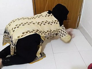 Tamil Damsel Making out Propietario mientras limpia numbed casa Hindi Sexo