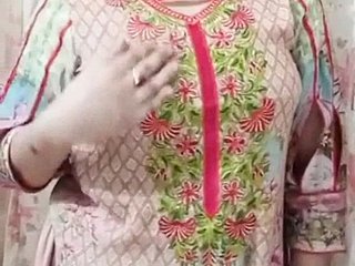 Hot desi Pakistani establishing woman fucked eternal involving hostel unconnected with her make obsolete