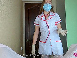Echte verpleegster weet precies wat u nodig hebt om uw ballen te ontspannen! Ze zuigt lul babe abiding orgasme! Crude pov pijpbeurt porno