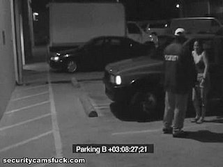 Działanie parkingowe złapane przez kamerę bezpieczeństwa