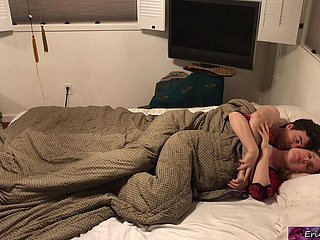 Belle-mère partage le lit avec descendant beau-fils - Erin Electra