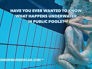 Echte koppels hebben echte onderwaterseks nearby openbare zwembaden, gefilmd met een onderwatercamera
