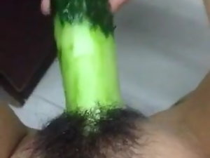 Horney Chinese pupil vorm komkommer als pik en neuken herse