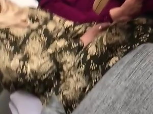 Pelacur Turki sorban Woman in pantyhose coklat mengkilap