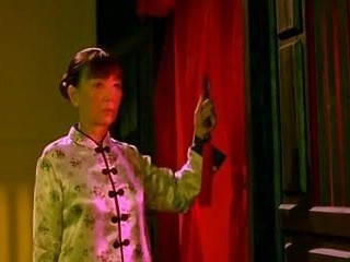 Sceny w wietnamskim filmu - Hammer away White Silk Garments